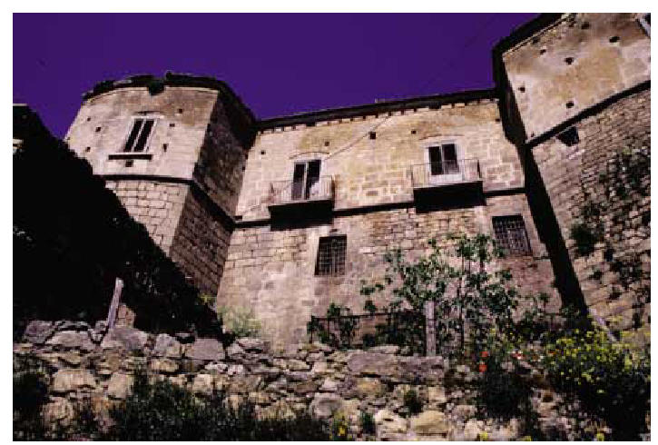 Rocchetta Sant'Antonio, il castellod'aquino, lato sud